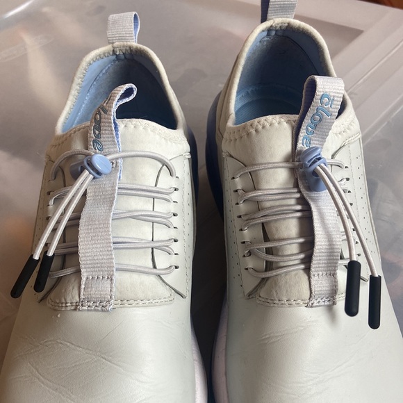 EUC Clove Nursing skeakers - Picture 4 of 9